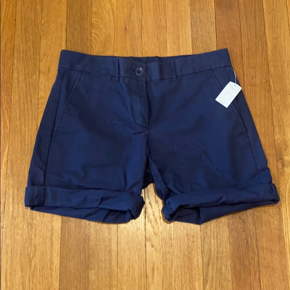 NWT Gap Women’s “boyfriend” roll up shorts size 0.